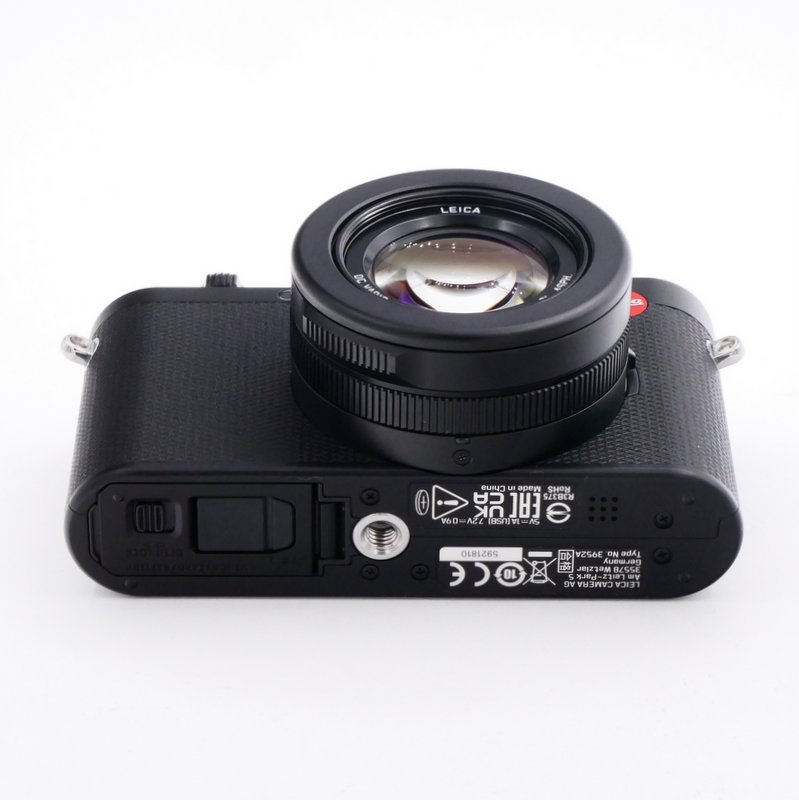 S-H-MYKHXR_4.jpg - Leica D-Lux 8 + HandGrip + Automatic Lens Cap  - Image 4