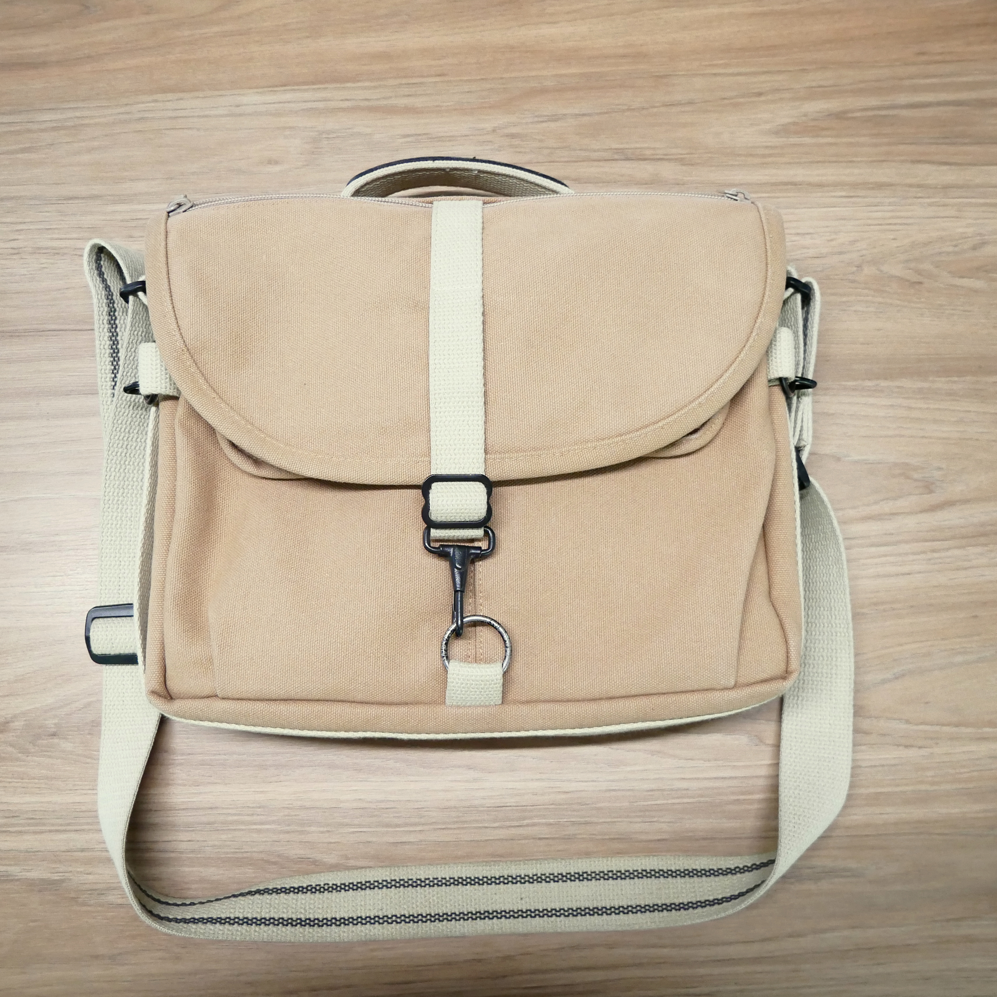 S-H-N2UEUL_2.jpg - Domke Messenger Bag - Image 1