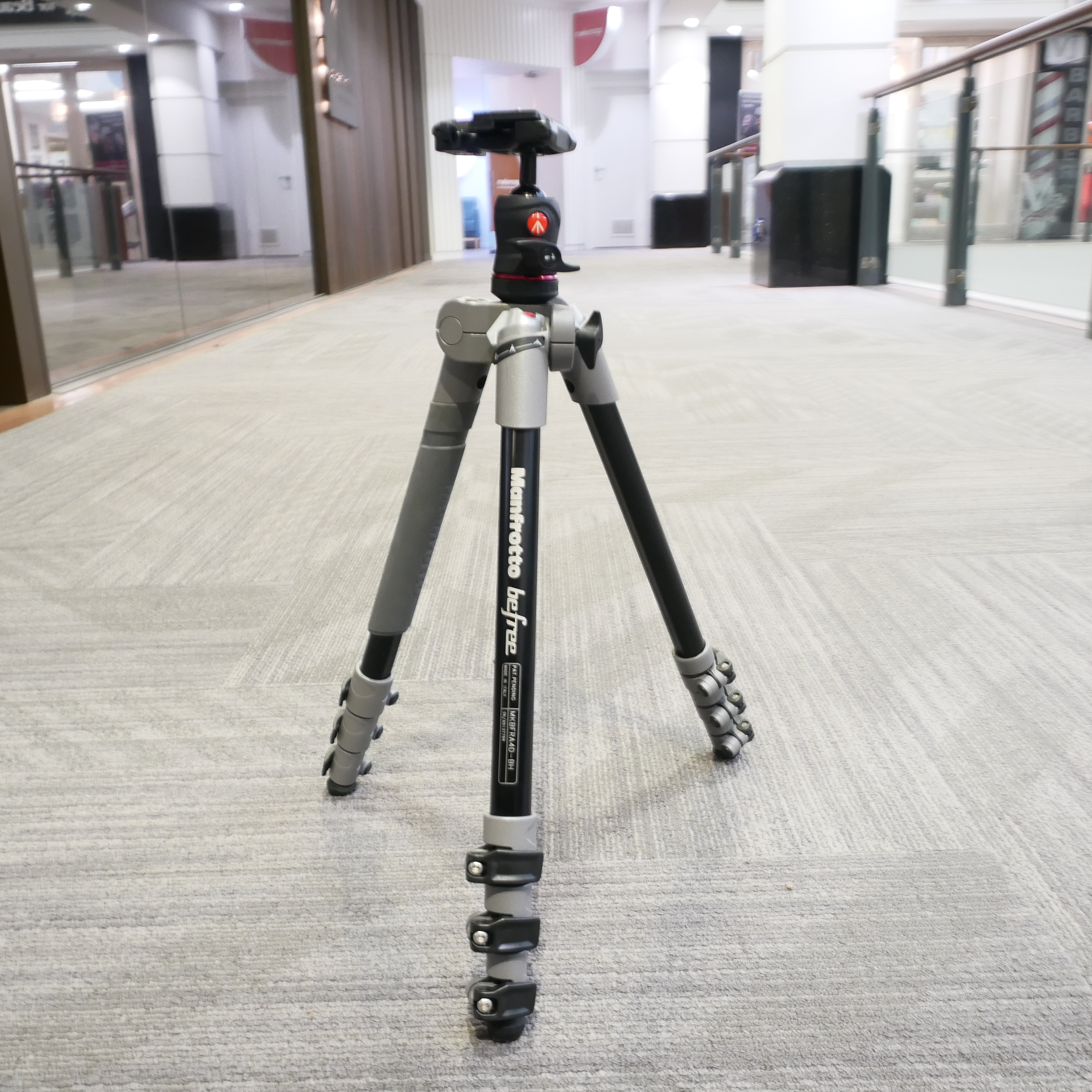S-H-N4NDRW_2.jpg - Manfrotto Befree MKBFRA4D-BH Tripod - Image 1