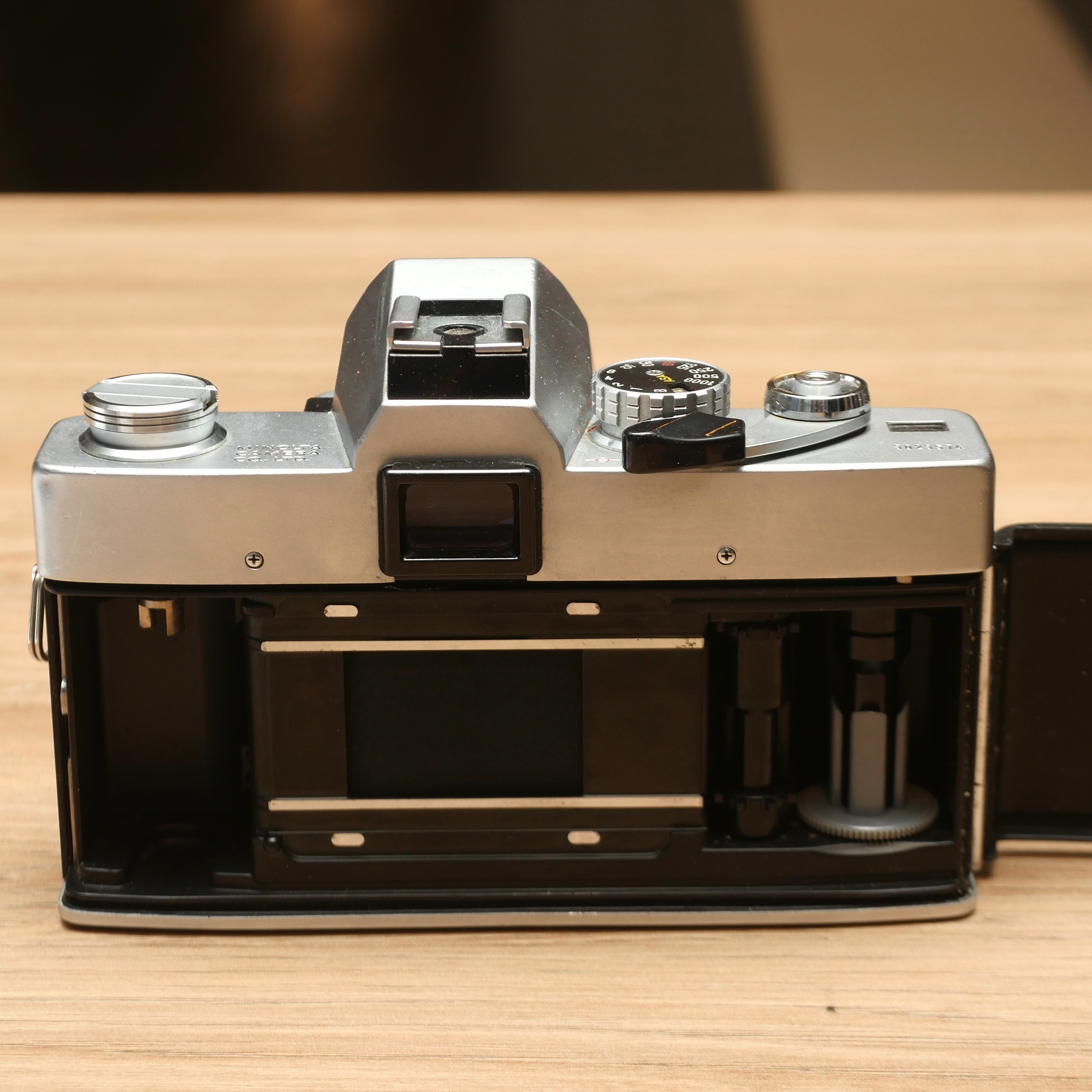 S-H-NA8W8F_2.jpg - Minolta SRT303 Film Camera - Image 2