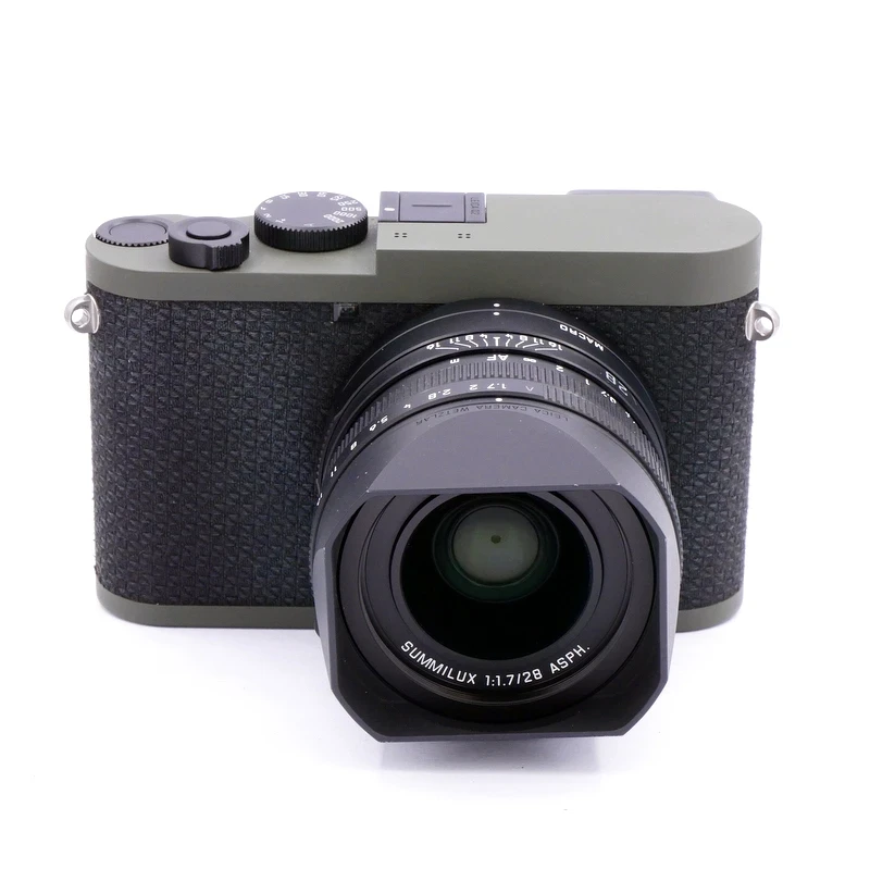 Leica Q2 Reporter + Leica Leather Half Case