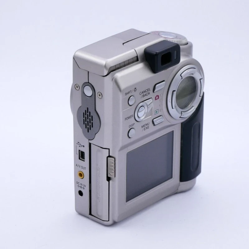 S-H-P7MP37_3.webp - Leica Digilux 4.3  - Image 1