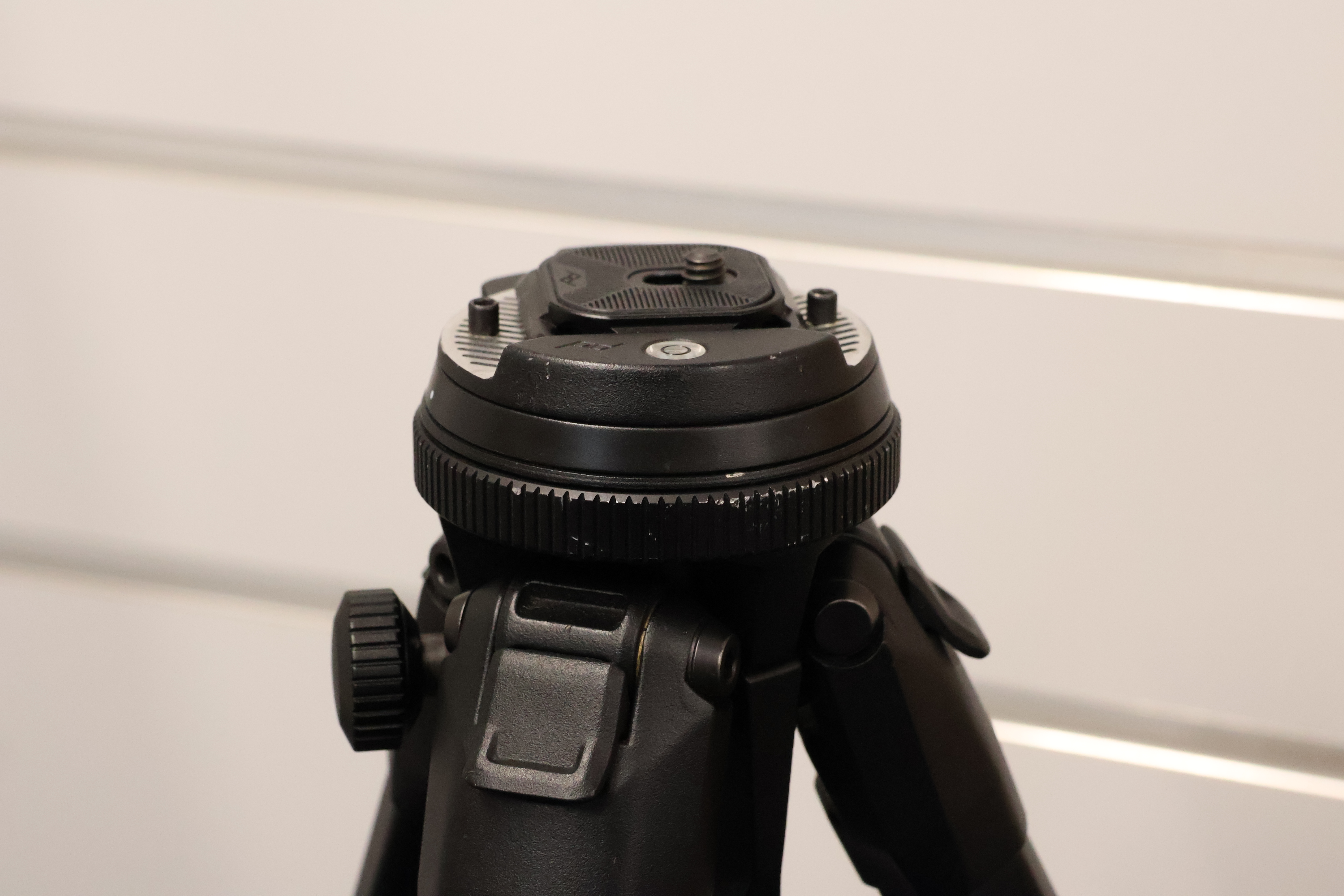S-H-PJSWEA_2.jpg - Peak Design Aluminum Travel Tripod - Image 2