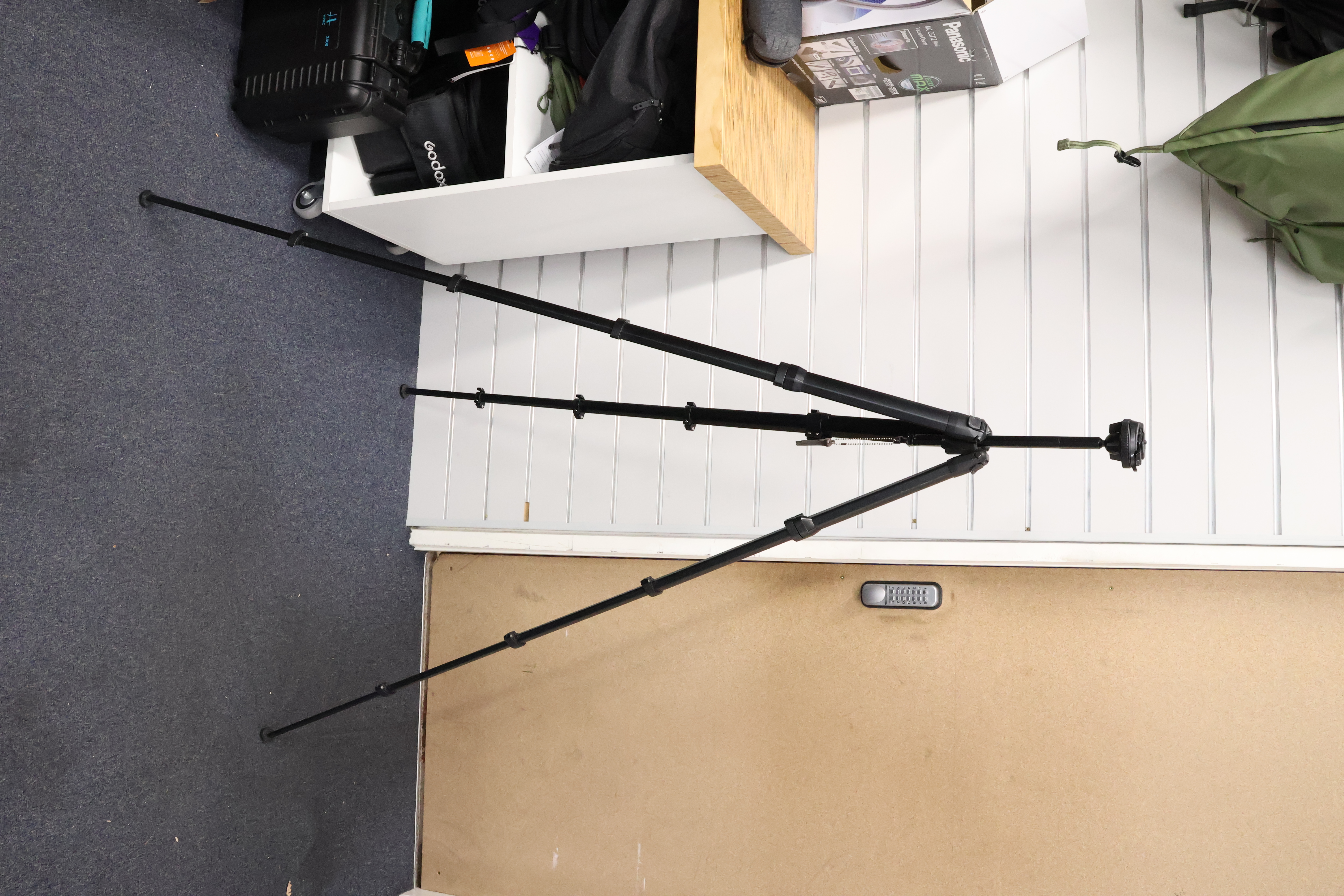 S-H-PJSWEA_4.jpg - Peak Design Aluminum Travel Tripod - Image 3