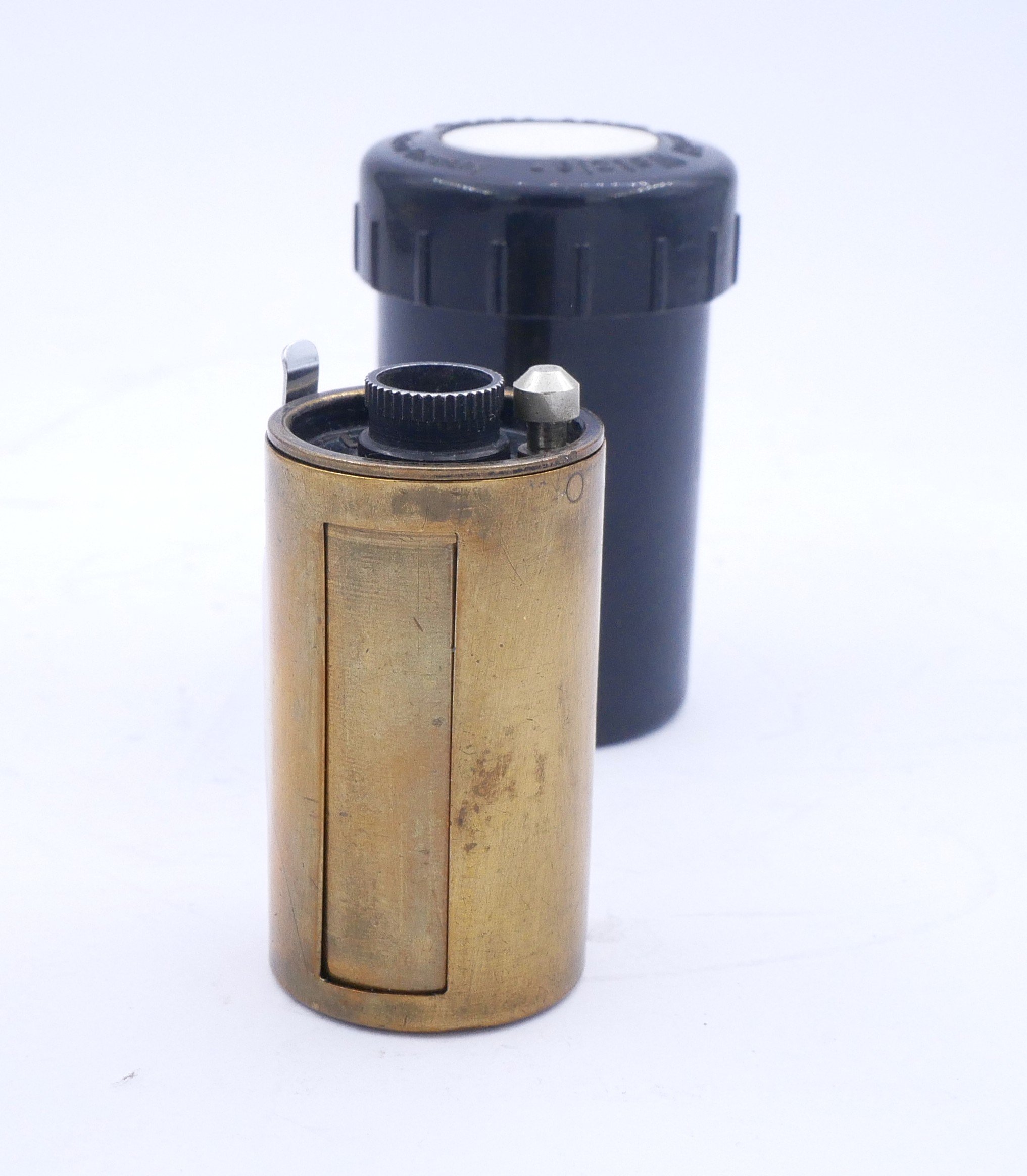 S-H-PV7V26_3.jpg - Nikon and Leica Reusable 35mm Film Cassettes. PRICE PER UNIT!! - Thumbnail 1