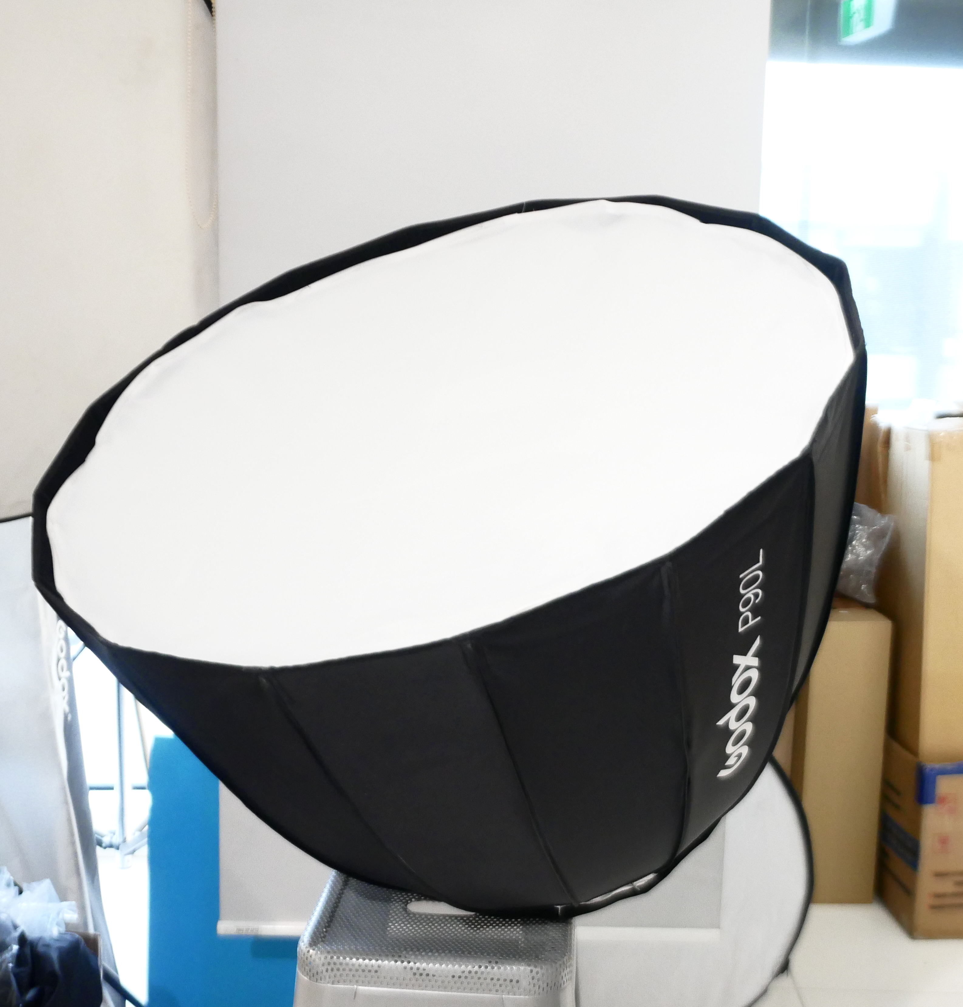 S-H-R4EUXU_2.jpg - Godox P90L Softbox with Bowens - Image 2