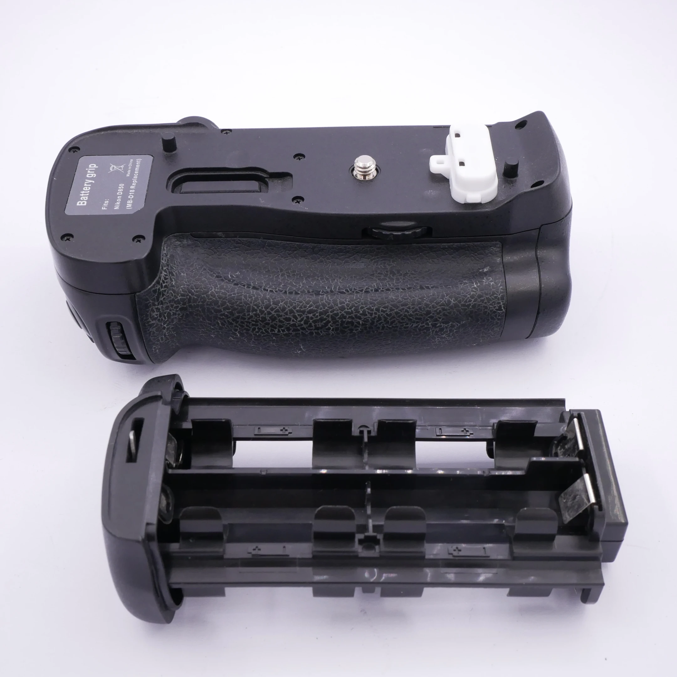 Best image for Battery Grip for Nikon D850 (Third Party)