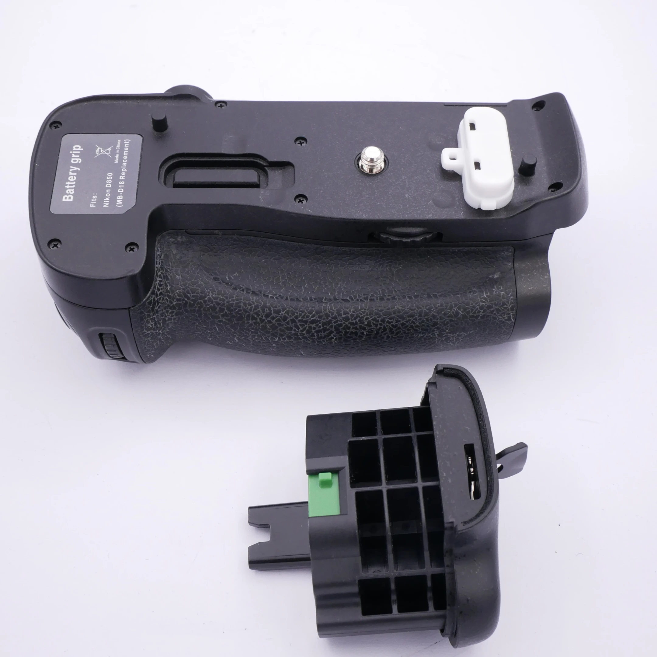 S-H-S6LHC8_2.webp - Battery Grip for Nikon D850 (Third Party) - Image 1