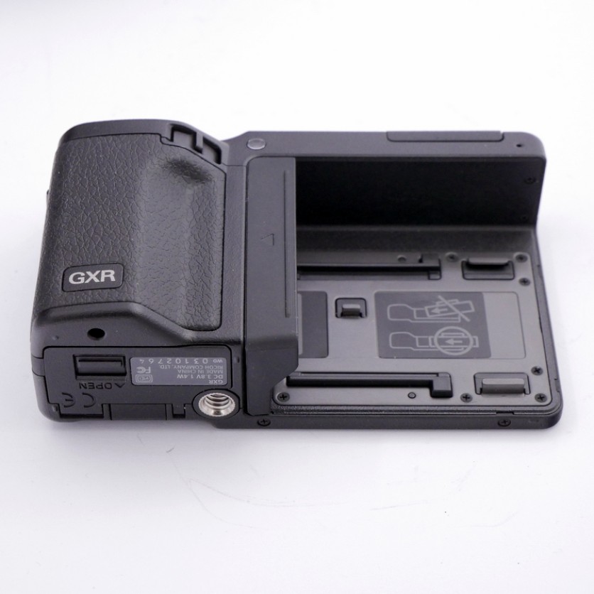 RICOH GXR A16 24-85mm + P10 28-300mm セット Ricoh GXR Set - 2x Bodies, P10 28-300mm Lens Module, A16 24