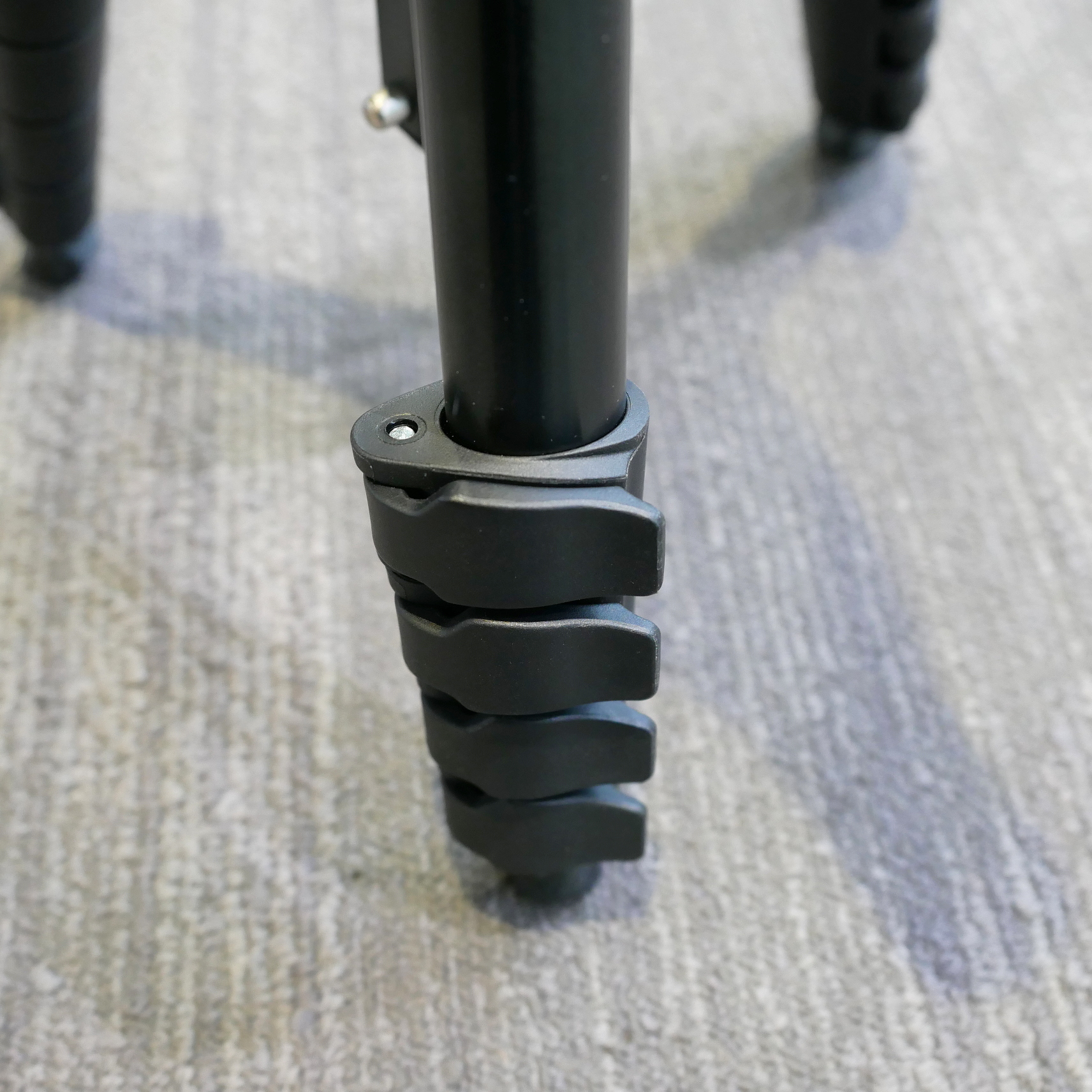 S-H-W658KX_5.jpg - Manfrotto Compact Action MKCompact ACN-BK Tripod - Image 3