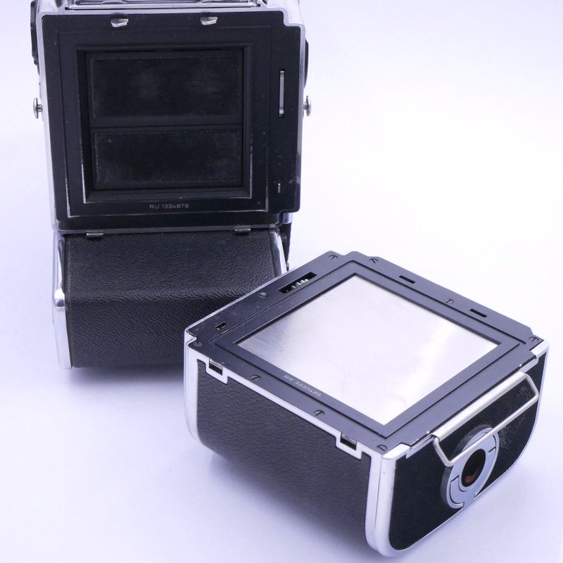 S-H-XJUSV4_8.jpg - Hasselblad 553 ELX body with Waist Level Finder and A12 back - Image 3